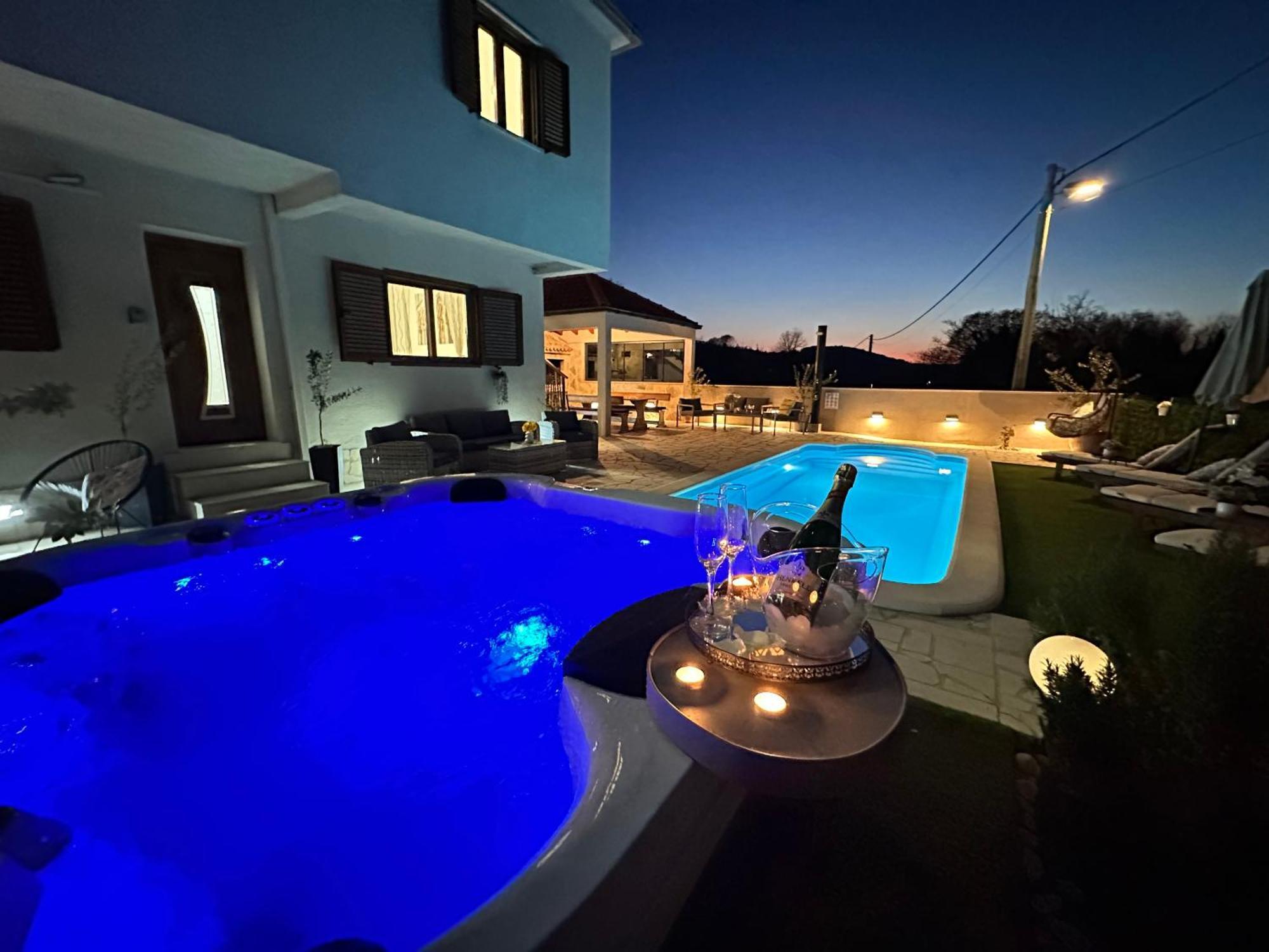 Villa Ivona With Swimming Pool And Jacuzzi Oslje Eksteriør bilde