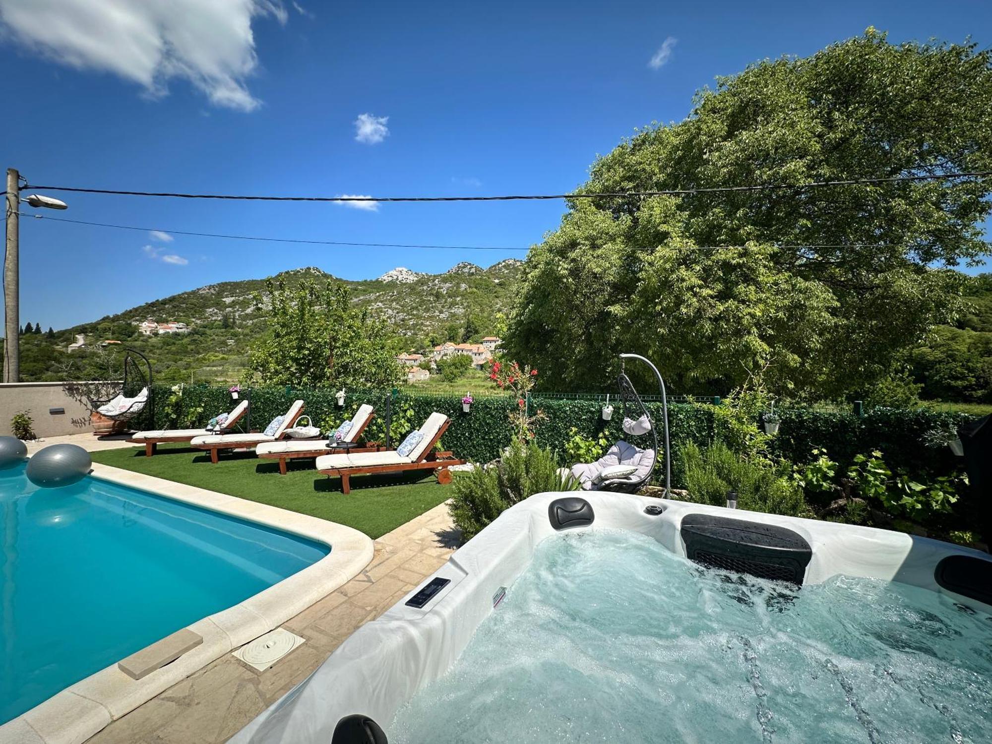 Villa Ivona With Swimming Pool And Jacuzzi Oslje Eksteriør bilde